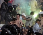 烏克蘭兩巨頭看球 警民爆衝突