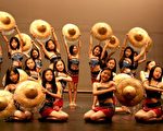 蘭陽舞蹈班學生表演海南島之舞。（攝影：曾漢東／大紀元）