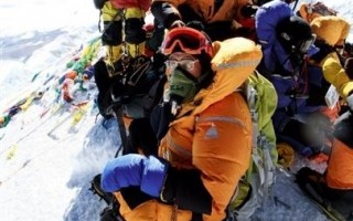 圣母峰登山季新纪录频传  日益商业化引争论
