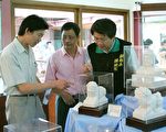 洪賜評鹽雕展 蘊滿故鄉情