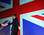 布萊爾與布朗27日正式交接首相之職。（Christopher Furlong/Getty Images）