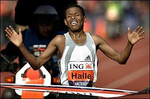 衣索比亚黑炫风 缔造男子一小时长跑世界纪录