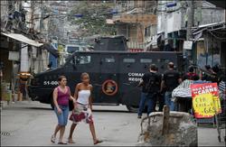 巴西掃蕩毒窟 警匪槍戰至少十三人喪生