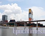 現代高樓圍困澳門地標 民間組護塔聯線