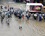 印度第一大城孟买豪雨成灾　陆空交通受阻
