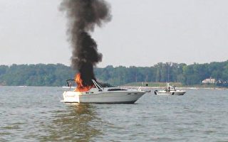 組圖﹕維州水域一快艇起火燃燒