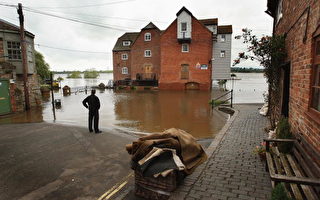 英水患扩及牛津地区  涝灾损失二十亿英镑
