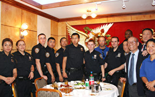 五分局八名新警员访华埠社团