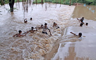 南亚大水灾两千万人流离 近千人死亡