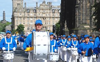 愛丁堡退黨大遊行  歐洲天國樂團助威