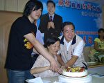立法委員江義雄夫婦鶼鰈情深
