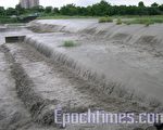 八掌溪排洪　民眾到場圍觀