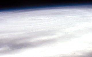 飓风狄恩可能增强 朝墨西哥湾逼近
