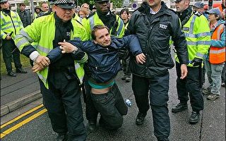 倫敦希斯羅機場環保抗議 警民衝突六人被捕