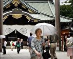 日相安倍未参拜靖国神社 男子送断指抗议