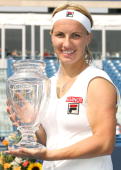 百乐笔网赛 库兹妮佐娃本季首座WTA后冠到手