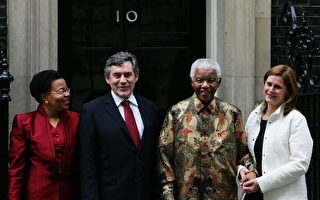 英國首相布朗盛讚曼德拉