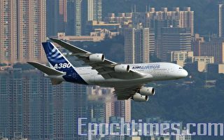 组图：A380秀特技 两度香港市区低飞
