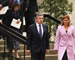 英國首相布朗Gordon Brown和太太Sarah (Daniel Berehulak/Getty Images)