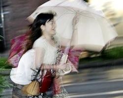 強颱納莉進入東海  日本發布強風豪雨警報
