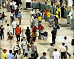 外劳被迫扎营马国机场  等候入境