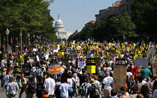 组图﹕美国首都华盛顿大规模反战游行