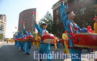 中國鼓陣色彩炫麗  亮相明州社區