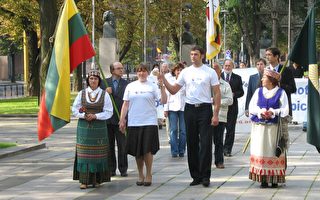 人权圣火抵达立陶宛第一站——考纳斯