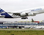全球最大的商用客机A380将于4日星期四上午9:40分抵达旧金山国际机场。(VOLKER HARTMANN/AFP/Getty Images)