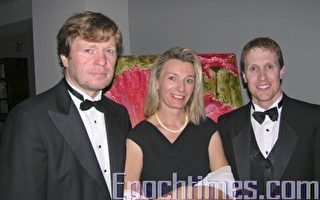 著名美籍波蘭裔鋼琴家帕特‧富克應邀來亞城演出