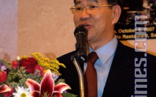 台湾前行政院长萧万长在美西玉山科技协会主办的“财经讲座”上演讲，谈台湾经济新蓝图。(摄影﹕黄毅燕/大纪元)