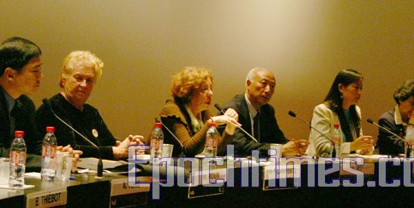 法國諾曼底紀念館座談會解讀中共人權