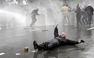 乔治亚警方驱散抗议群众  360人受伤