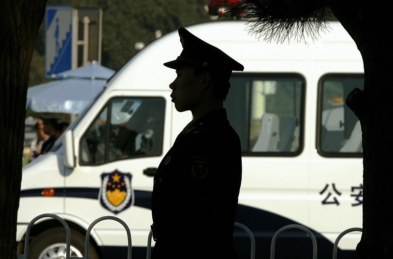 青海警察群殴男子致骨折 公诉人建议缓刑惹议