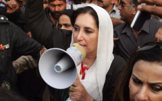 巴基斯坦记者示威 布托意外现身对当局呛声