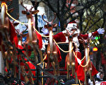加拿大圣诞游行登场 天国乐团受欢迎