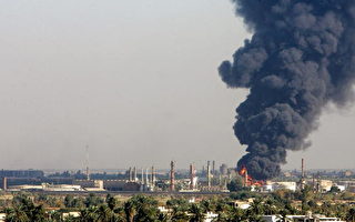 火箭攻击引发巴格达炼油厂大火