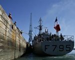 油轮搁浅　苏伊士运河航运停摆