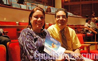 邁阿密戴德學院教授Terry Ceballos和她丈夫、退伍軍人醫院核磁共振技術師 Ozzie Ceballos （攝影:歐陽宇/大紀元）