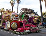 图﹕台湾中华航空公司花车“祥狮庆佳年”再度荣获玫瑰花车游行国际首奖。(摄影﹕季媛/大纪元)