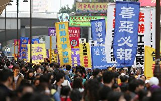 组图2:香港庆3000万勇士退出中共游行
