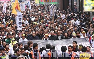 二万港人游行坚持2012双普选