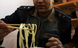图片新闻：巴格达的中国餐馆开张