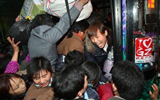 廣州火車站開閘放行 表情最多竟是哭