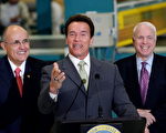 加州州長阿諾今天宣布，支持共和黨總統參選人馬侃角逐白宮寶座(By: David McNew/Getty Images News)