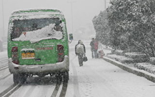 团聚路难 30孩子被困冰天雪地8天
