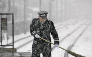 東京大雪 航班受阻百餘人受傷