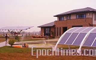 节能的智慧建筑，配备全国第一座2维追日型太阳能发电系统及太阳能薄膜屋顶，巧思令人大开眼界。（摄影：赖友容／大纪元）