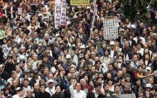 外电：中共否决民主借口多