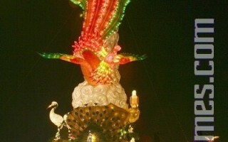 2008台灣燈會副燈—「百鳥朝鳳」。（攝影：賴友容／大紀元）
